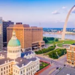 a view of the city of Saint Louis, MO with the gateway arch